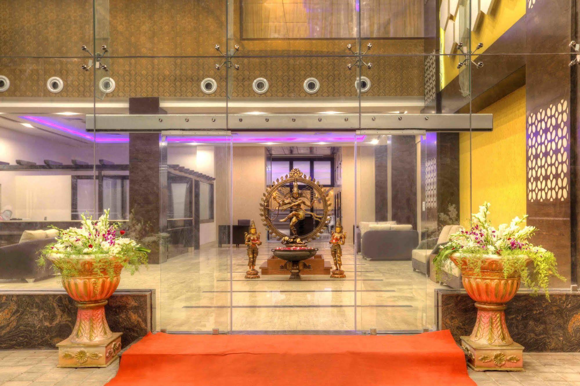 Rio Meridian Hotel Mysore Luaran gambar