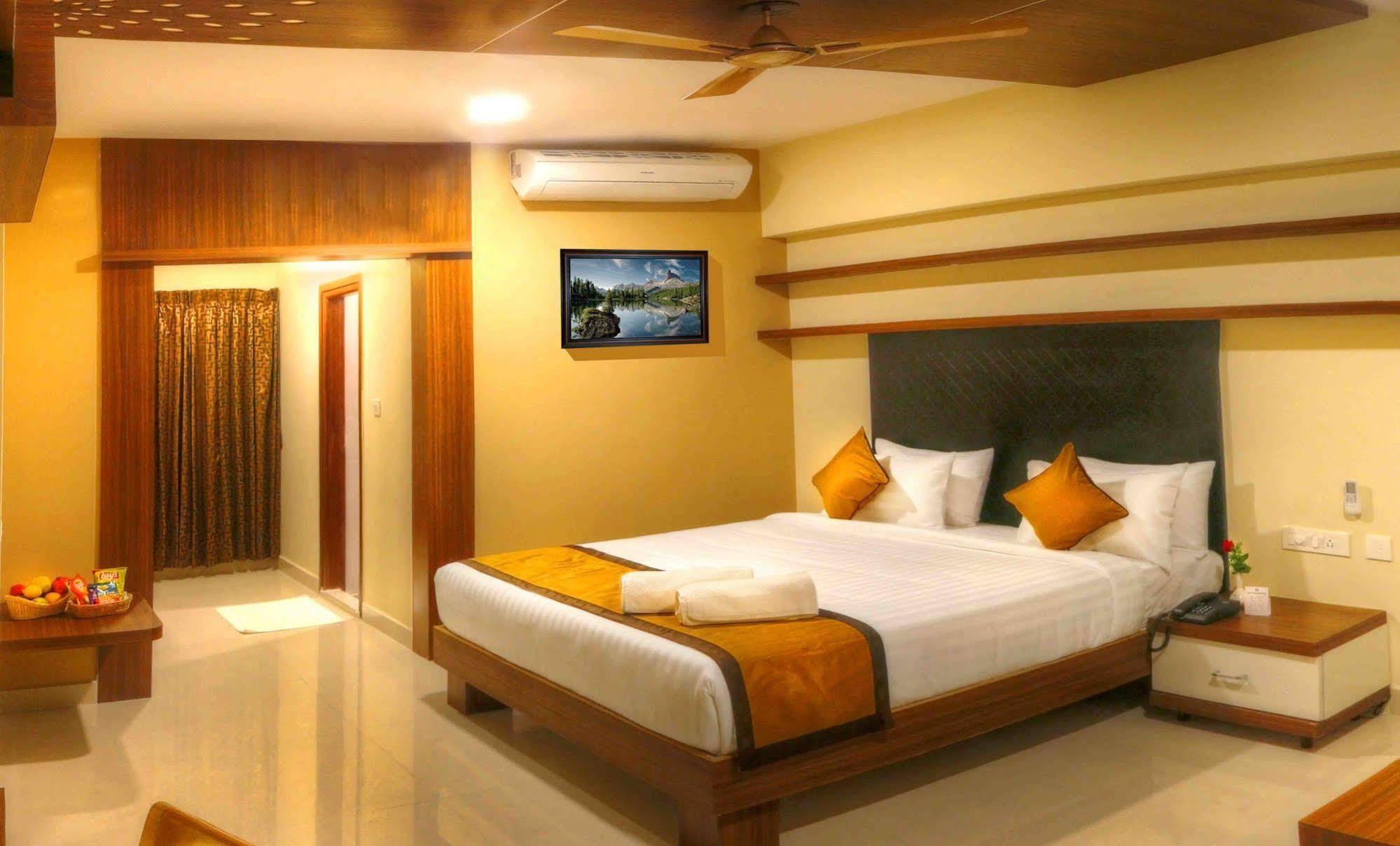 Rio Meridian Hotel Mysore Luaran gambar