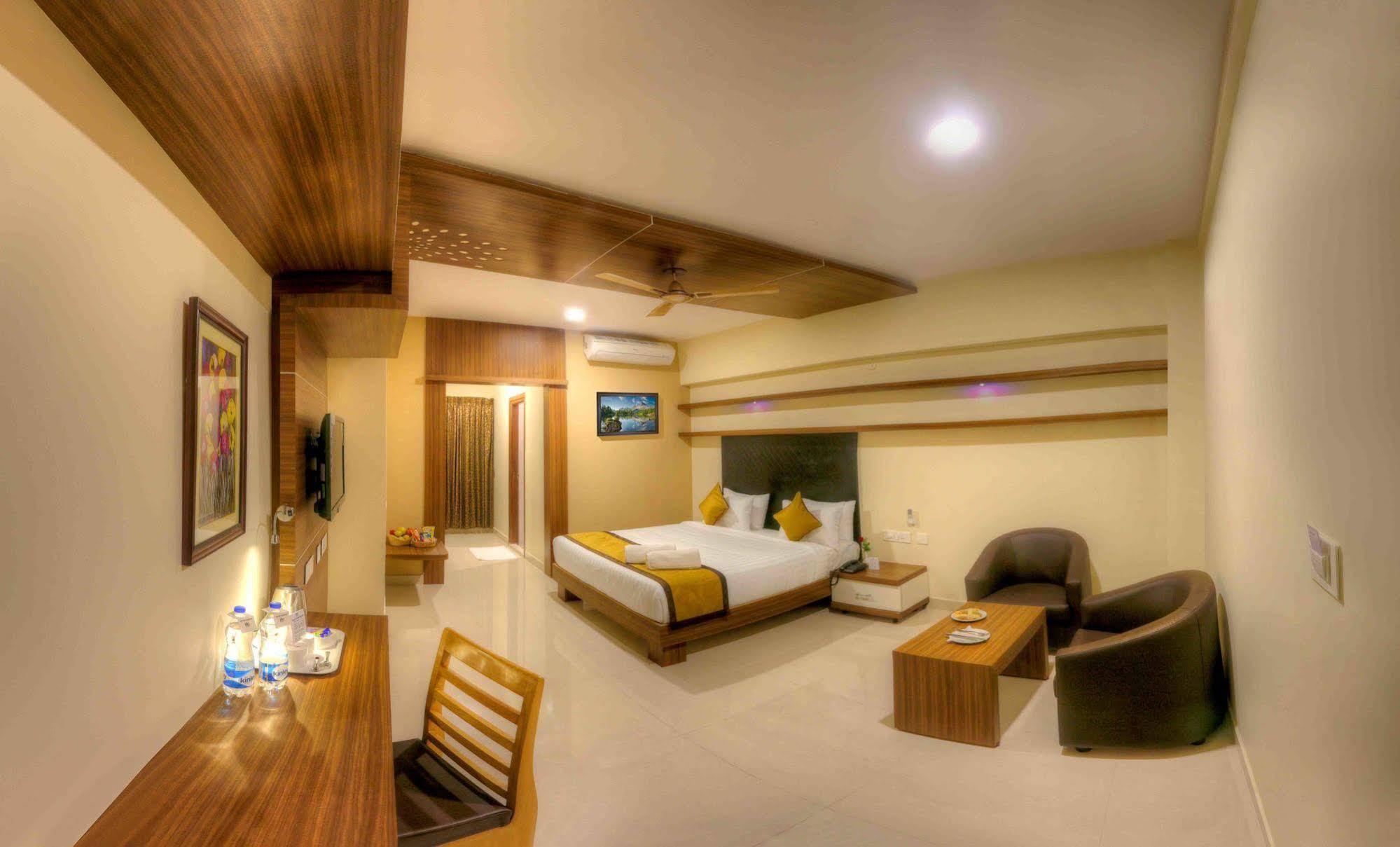 Rio Meridian Hotel Mysore Luaran gambar
