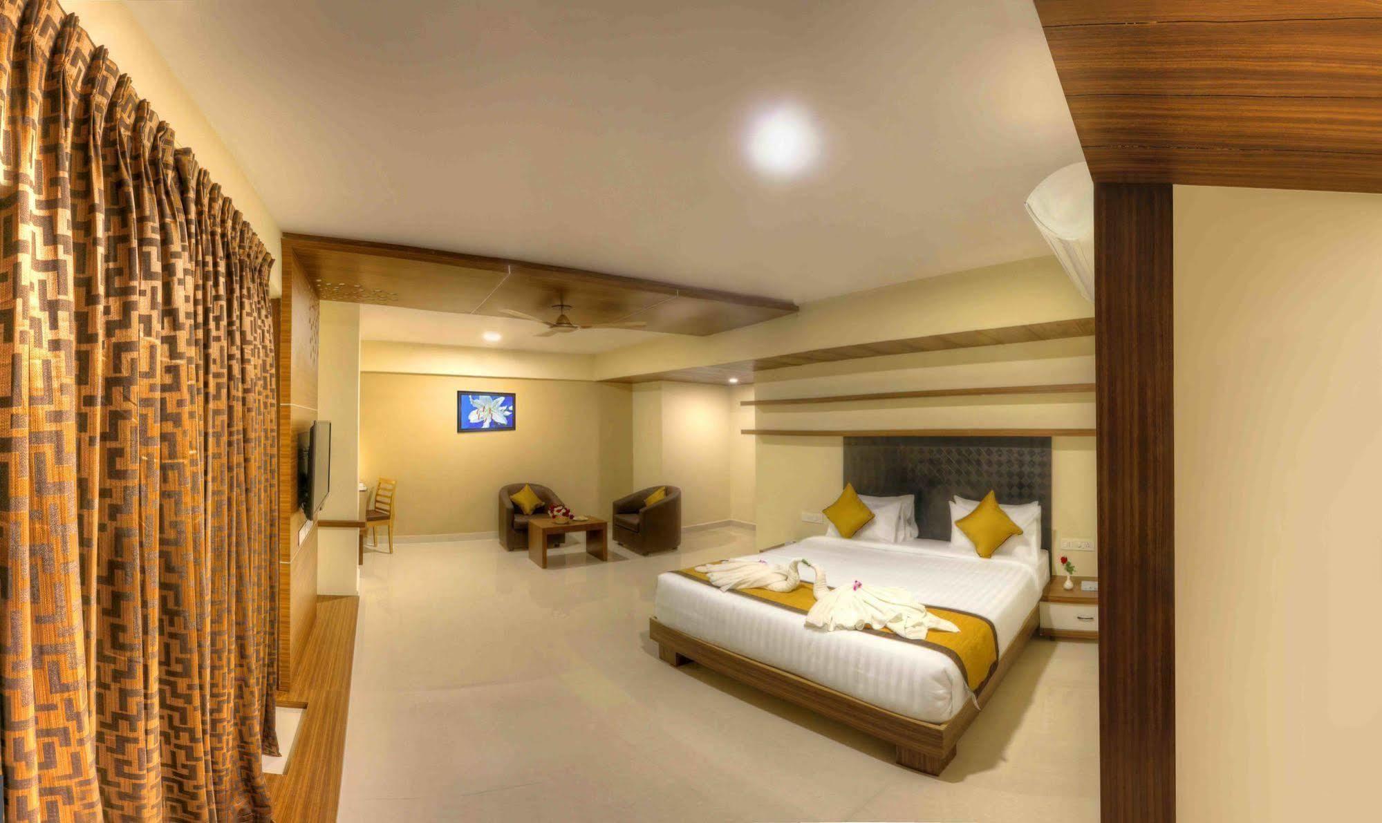 Rio Meridian Hotel Mysore Luaran gambar