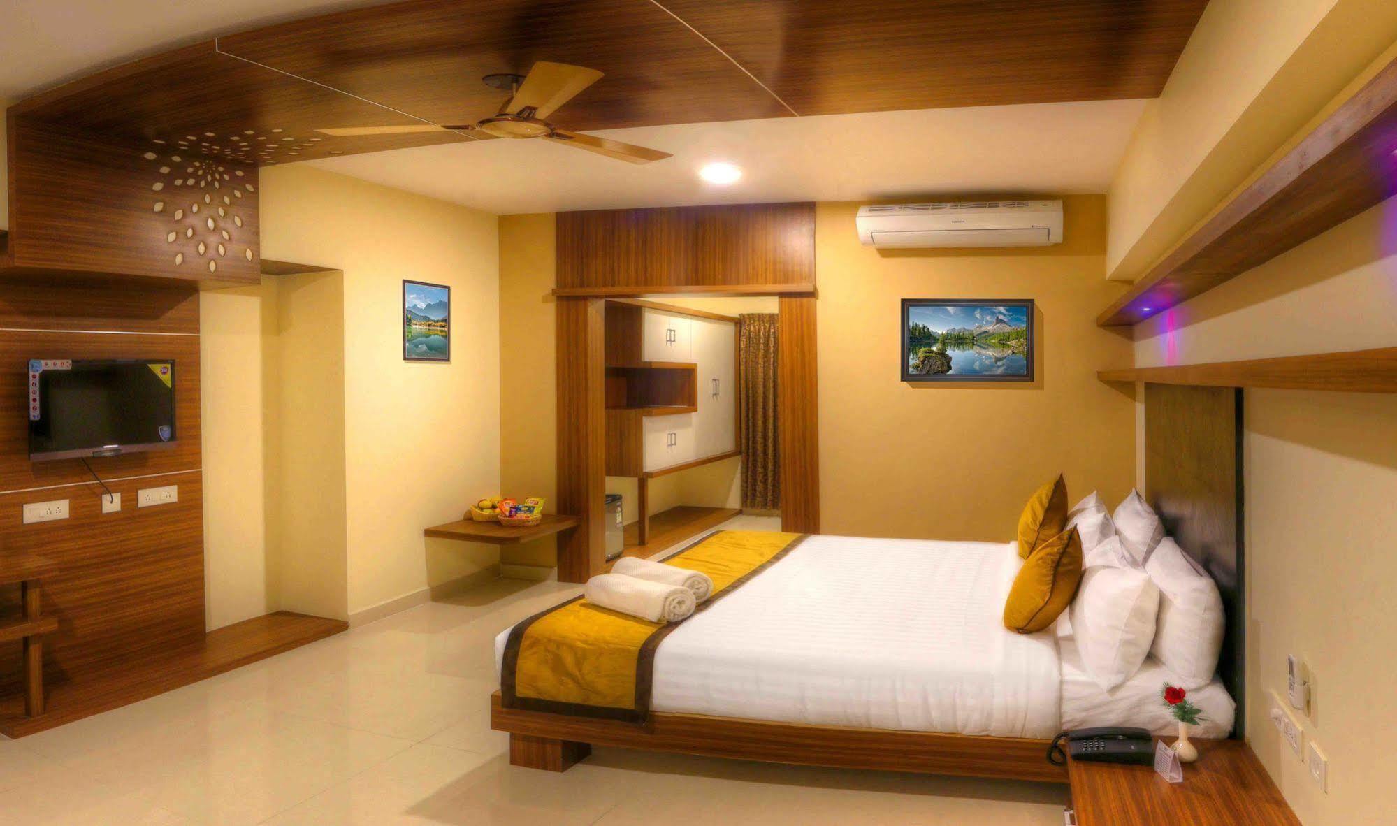 Rio Meridian Hotel Mysore Luaran gambar